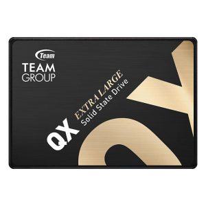 Team Group QX T253X7004T0C101, 4 TB, 2.5", 560 MB/s Team Group QX T253X7004T0C101 Capacidade da drive SSD: 4 TB, Fator de forma SSD: 2.5", Velocidade de leitura: 560 MB/s, Velocidade de escrita: 500 MB/s, Componente para: PC/Laptop Especificações expand_less Características Fator de forma SSD 2.5" Capacidade da drive SSD 4 TB Interface Serial ATA III NVMe Não Componente para PC/Laptop Velocidade de leitura 560 MB/s Velocidade de escrita 500 MB/s MTBF 1500000 h Sistema operativo Windows compatível Windows 10, Windows 11, Windows 7, Windows 8, Windows 8.1 Sistema operativo Mac compatível Mac OS X 10.10 Yosemite, Mac OS X 10.11 El Capitan, Mac OS X 10.12 Sierra, Mac OS X 10.13 High Sierra, Mac OS X 10.14 Mojave, Mac OS X 10.15 Catalina, Mac OS X 10.15.3 Catalina, Mac OS X 10.4 Tiger, Mac OS X 10.5 Leopard, Mac OS X 10.6 Snow Leopard, Mac OS X 10.7 Lion, Mac OS X 10.8 Mountain Lion, Mac OS X 10.9 Mavericks Sistema operativo Linux compatível Kernel 2.6.33, Sim Classificação TBW 1000 Gestão de energia Voltagem operativa 5 V Condições ambientais Temperatura de funcionamento (T-T) 0 - 70 °C Limite de temperaturas (armazenamento) -40 - 85 °C Humidade relativa de funcionamento (H-H) 5 - 95% Vibração não operacional 20 G Choque operacional 1500 G Pesos e dimensões Largura 69,9 mm Profundidade 100 mm Altura 7 mm Outras características Cor do produto Preto, Dourado