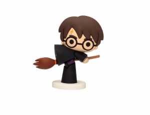 Figura SD Toys Harry Potter Mini Harry Potter Flying Nimbus e Capa Negra